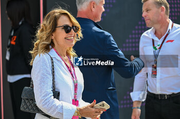 2024-05-18 - Barbara D'Urso Italian television presenter and actress portrait enters the paddock of Autodromo Internazionale Enzo e Dino Ferrari - FORMULA 1 MSC CRUISES GRAN PREMIO DELL'EMILIA-ROMAGNA 2024 - PADDOCK AND DRIVERS - FORMULA 1 - MOTORS