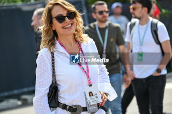 2024-05-18 - Barbara D'Urso Italian television presenter and actress portrait enters the paddock of Autodromo Internazionale Enzo e Dino Ferrari - FORMULA 1 MSC CRUISES GRAN PREMIO DELL'EMILIA-ROMAGNA 2024 - PADDOCK AND DRIVERS - FORMULA 1 - MOTORS