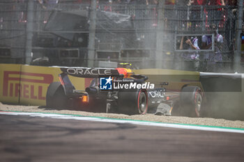 2024-05-18 - 11 PEREZ Sergio (mex), Red Bull Racing RB20, action during the Formula 1 MSC Cruises Gran Premio del Made in Italy e Dell’Emilia-Romagne 2024, 7th round of the 2024 Formula One World Championship from May 17 to 19, 2024 on the Autodromo Enzo e Dino Ferrari, in Imola, Italy - F1 - EMILIA-ROMAGNA GRAND PRIX 2024 - FORMULA 1 - MOTORS