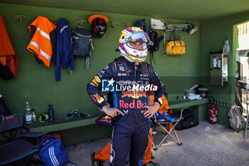 2024-05-18 - PEREZ Sergio (mex), Red Bull Racing RB20, portrait crash, accident, during the Formula 1 MSC Cruises Gran Premio del Made in Italy e Dell’Emilia-Romagne 2024, 7th round of the 2024 Formula One World Championship from May 17 to 19, 2024 on the Autodromo Enzo e Dino Ferrari, in Imola, Italy - F1 - EMILIA-ROMAGNA GRAND PRIX 2024 - FORMULA 1 - MOTORS