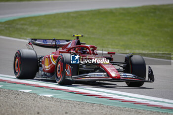 2024-05-18 - 55 SAINZ Carlos (spa), Scuderia Ferrari SF-24, action during the Formula 1 MSC Cruises Gran Premio del Made in Italy e Dell’Emilia-Romagne 2024, 7th round of the 2024 Formula One World Championship from May 17 to 19, 2024 on the Autodromo Enzo e Dino Ferrari, in Imola, Italy - F1 - EMILIA-ROMAGNA GRAND PRIX 2024 - FORMULA 1 - MOTORS