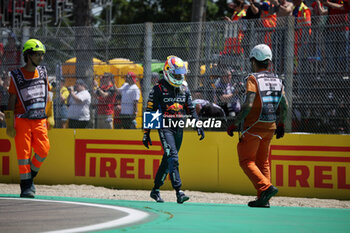 2024-05-18 - PEREZ Sergio (mex), Red Bull Racing RB20, portrait11 PEREZ Sergio (mex), Red Bull Racing RB20, action crash, accident, during the Formula 1 MSC Cruises Gran Premio del Made in Italy e Dell’Emilia-Romagne 2024, 7th round of the 2024 Formula One World Championship from May 17 to 19, 2024 on the Autodromo Enzo e Dino Ferrari, in Imola, Italy - F1 - EMILIA-ROMAGNA GRAND PRIX 2024 - FORMULA 1 - MOTORS