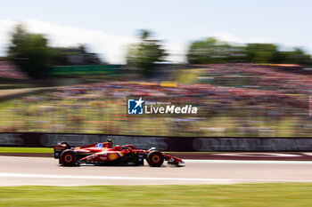 2024-05-18 - 55 SAINZ Carlos (spa), Scuderia Ferrari SF-24, action during the Formula 1 MSC Cruises Gran Premio del Made in Italy e Dell’Emilia-Romagne 2024, 7th round of the 2024 Formula One World Championship from May 17 to 19, 2024 on the Autodromo Enzo e Dino Ferrari, in Imola, Italy - F1 - EMILIA-ROMAGNA GRAND PRIX 2024 - FORMULA 1 - MOTORS