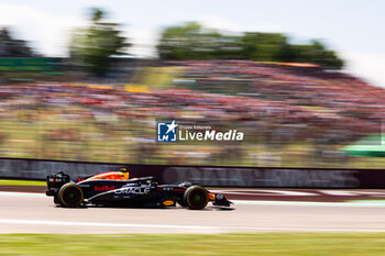 2024-05-18 - 11 PEREZ Sergio (mex), Red Bull Racing RB20, action during the Formula 1 MSC Cruises Gran Premio del Made in Italy e Dell’Emilia-Romagne 2024, 7th round of the 2024 Formula One World Championship from May 17 to 19, 2024 on the Autodromo Enzo e Dino Ferrari, in Imola, Italy - F1 - EMILIA-ROMAGNA GRAND PRIX 2024 - FORMULA 1 - MOTORS