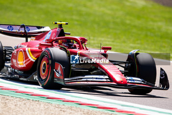 2024-05-18 - 55 SAINZ Carlos (spa), Scuderia Ferrari SF-24, action during the Formula 1 MSC Cruises Gran Premio del Made in Italy e Dell’Emilia-Romagne 2024, 7th round of the 2024 Formula One World Championship from May 17 to 19, 2024 on the Autodromo Enzo e Dino Ferrari, in Imola, Italy - F1 - EMILIA-ROMAGNA GRAND PRIX 2024 - FORMULA 1 - MOTORS