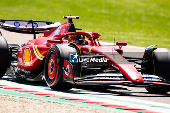 2024-05-18 - 55 SAINZ Carlos (spa), Scuderia Ferrari SF-24, action during the Formula 1 MSC Cruises Gran Premio del Made in Italy e Dell’Emilia-Romagne 2024, 7th round of the 2024 Formula One World Championship from May 17 to 19, 2024 on the Autodromo Enzo e Dino Ferrari, in Imola, Italy - F1 - EMILIA-ROMAGNA GRAND PRIX 2024 - FORMULA 1 - MOTORS