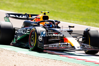 2024-05-18 - 11 PEREZ Sergio (mex), Red Bull Racing RB20, action during the Formula 1 MSC Cruises Gran Premio del Made in Italy e Dell’Emilia-Romagne 2024, 7th round of the 2024 Formula One World Championship from May 17 to 19, 2024 on the Autodromo Enzo e Dino Ferrari, in Imola, Italy - F1 - EMILIA-ROMAGNA GRAND PRIX 2024 - FORMULA 1 - MOTORS