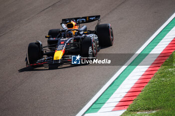 2024-05-18 - 01 VERSTAPPEN Max (nld), Red Bull Racing RB20, action during the Formula 1 MSC Cruises Gran Premio del Made in Italy e Dell’Emilia-Romagne 2024, 7th round of the 2024 Formula One World Championship from May 17 to 19, 2024 on the Autodromo Enzo e Dino Ferrari, in Imola, Italy - F1 - EMILIA-ROMAGNA GRAND PRIX 2024 - FORMULA 1 - MOTORS