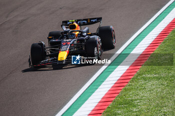 2024-05-18 - 11 PEREZ Sergio (mex), Red Bull Racing RB20, action during the Formula 1 MSC Cruises Gran Premio del Made in Italy e Dell’Emilia-Romagne 2024, 7th round of the 2024 Formula One World Championship from May 17 to 19, 2024 on the Autodromo Enzo e Dino Ferrari, in Imola, Italy - F1 - EMILIA-ROMAGNA GRAND PRIX 2024 - FORMULA 1 - MOTORS