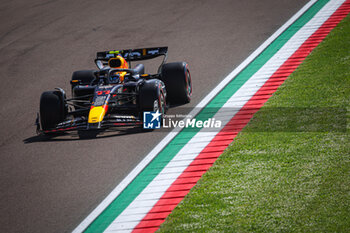 2024-05-18 - 11 PEREZ Sergio (mex), Red Bull Racing RB20, action during the Formula 1 MSC Cruises Gran Premio del Made in Italy e Dell’Emilia-Romagne 2024, 7th round of the 2024 Formula One World Championship from May 17 to 19, 2024 on the Autodromo Enzo e Dino Ferrari, in Imola, Italy - F1 - EMILIA-ROMAGNA GRAND PRIX 2024 - FORMULA 1 - MOTORS