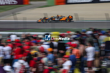 2024-05-18 - 81 PIASTRI Oscar (aus), McLaren F1 Team MCL38, action during the Formula 1 MSC Cruises Gran Premio del Made in Italy e Dell’Emilia-Romagne 2024, 7th round of the 2024 Formula One World Championship from May 17 to 19, 2024 on the Autodromo Enzo e Dino Ferrari, in Imola, Italy - F1 - EMILIA-ROMAGNA GRAND PRIX 2024 - FORMULA 1 - MOTORS