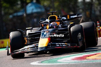 2024-05-18 - 01 VERSTAPPEN Max (nld), Red Bull Racing RB20, action during the Formula 1 MSC Cruises Gran Premio del Made in Italy e Dell’Emilia-Romagne 2024, 7th round of the 2024 Formula One World Championship from May 17 to 19, 2024 on the Autodromo Enzo e Dino Ferrari, in Imola, Italy - F1 - EMILIA-ROMAGNA GRAND PRIX 2024 - FORMULA 1 - MOTORS