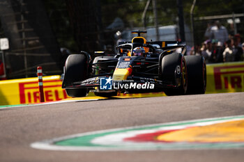 2024-05-18 - 01 VERSTAPPEN Max (nld), Red Bull Racing RB20, action during the Formula 1 MSC Cruises Gran Premio del Made in Italy e Dell’Emilia-Romagne 2024, 7th round of the 2024 Formula One World Championship from May 17 to 19, 2024 on the Autodromo Enzo e Dino Ferrari, in Imola, Italy - F1 - EMILIA-ROMAGNA GRAND PRIX 2024 - FORMULA 1 - MOTORS