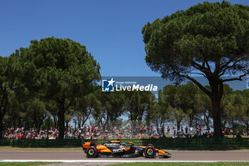 2024-05-18 - 81 PIASTRI Oscar (aus), McLaren F1 Team MCL38, action during the Formula 1 MSC Cruises Gran Premio del Made in Italy e Dell’Emilia-Romagne 2024, 7th round of the 2024 Formula One World Championship from May 17 to 19, 2024 on the Autodromo Enzo e Dino Ferrari, in Imola, Italy - F1 - EMILIA-ROMAGNA GRAND PRIX 2024 - FORMULA 1 - MOTORS