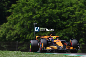 2024-05-18 - 81 PIASTRI Oscar (aus), McLaren F1 Team MCL38, action during the Formula 1 MSC Cruises Gran Premio del Made in Italy e Dell’Emilia-Romagne 2024, 7th round of the 2024 Formula One World Championship from May 17 to 19, 2024 on the Autodromo Enzo e Dino Ferrari, in Imola, Italy - F1 - EMILIA-ROMAGNA GRAND PRIX 2024 - FORMULA 1 - MOTORS