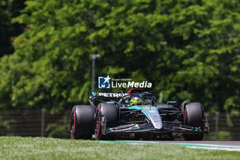 2024-05-18 - 44 HAMILTON Lewis (gbr), Mercedes AMG F1 Team W15, action during the Formula 1 MSC Cruises Gran Premio del Made in Italy e Dell’Emilia-Romagne 2024, 7th round of the 2024 Formula One World Championship from May 17 to 19, 2024 on the Autodromo Enzo e Dino Ferrari, in Imola, Italy - F1 - EMILIA-ROMAGNA GRAND PRIX 2024 - FORMULA 1 - MOTORS