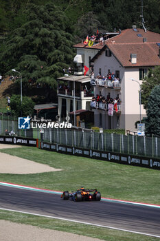 2024-05-18 - 81 PIASTRI Oscar (aus), McLaren F1 Team MCL38, action during the Formula 1 MSC Cruises Gran Premio del Made in Italy e Dell’Emilia-Romagne 2024, 7th round of the 2024 Formula One World Championship from May 17 to 19, 2024 on the Autodromo Enzo e Dino Ferrari, in Imola, Italy - F1 - EMILIA-ROMAGNA GRAND PRIX 2024 - FORMULA 1 - MOTORS