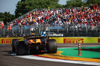 2024-05-18 - 81 PIASTRI Oscar (aus), McLaren F1 Team MCL38, action during the Formula 1 MSC Cruises Gran Premio del Made in Italy e Dell’Emilia-Romagne 2024, 7th round of the 2024 Formula One World Championship from May 17 to 19, 2024 on the Autodromo Enzo e Dino Ferrari, in Imola, Italy - F1 - EMILIA-ROMAGNA GRAND PRIX 2024 - FORMULA 1 - MOTORS