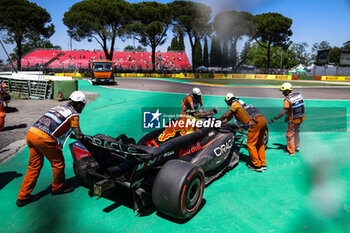 2024-05-18 - 11 PEREZ Sergio (mex), Red Bull Racing RB20, action crash, accident, during the Formula 1 MSC Cruises Gran Premio del Made in Italy e Dell’Emilia-Romagne 2024, 7th round of the 2024 Formula One World Championship from May 17 to 19, 2024 on the Autodromo Enzo e Dino Ferrari, in Imola, Italy - F1 - EMILIA-ROMAGNA GRAND PRIX 2024 - FORMULA 1 - MOTORS