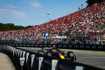 2024-05-18 - 11 PEREZ Sergio (mex), Red Bull Racing RB20, action during the Formula 1 MSC Cruises Gran Premio del Made in Italy e Dell’Emilia-Romagne 2024, 7th round of the 2024 Formula One World Championship from May 17 to 19, 2024 on the Autodromo Enzo e Dino Ferrari, in Imola, Italy - F1 - EMILIA-ROMAGNA GRAND PRIX 2024 - FORMULA 1 - MOTORS