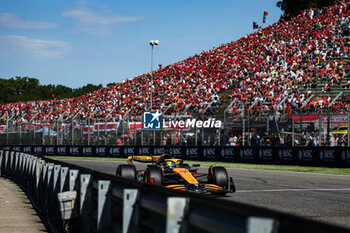 2024-05-18 - 81 PIASTRI Oscar (aus), McLaren F1 Team MCL38, action during the Formula 1 MSC Cruises Gran Premio del Made in Italy e Dell’Emilia-Romagne 2024, 7th round of the 2024 Formula One World Championship from May 17 to 19, 2024 on the Autodromo Enzo e Dino Ferrari, in Imola, Italy - F1 - EMILIA-ROMAGNA GRAND PRIX 2024 - FORMULA 1 - MOTORS