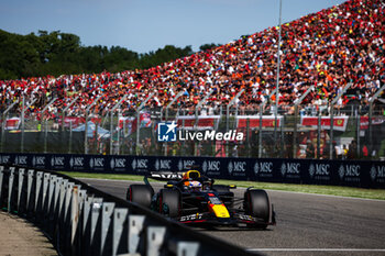 2024-05-18 - 01 VERSTAPPEN Max (nld), Red Bull Racing RB20, action during the Formula 1 MSC Cruises Gran Premio del Made in Italy e Dell’Emilia-Romagne 2024, 7th round of the 2024 Formula One World Championship from May 17 to 19, 2024 on the Autodromo Enzo e Dino Ferrari, in Imola, Italy - F1 - EMILIA-ROMAGNA GRAND PRIX 2024 - FORMULA 1 - MOTORS