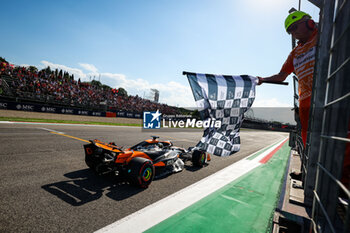 2024-05-18 - 81 PIASTRI Oscar (aus), McLaren F1 Team MCL38, action during the Formula 1 MSC Cruises Gran Premio del Made in Italy e Dell’Emilia-Romagne 2024, 7th round of the 2024 Formula One World Championship from May 17 to 19, 2024 on the Autodromo Enzo e Dino Ferrari, in Imola, Italy - F1 - EMILIA-ROMAGNA GRAND PRIX 2024 - FORMULA 1 - MOTORS