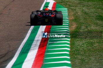 2024-05-18 - 01 VERSTAPPEN Max (nld), Red Bull Racing RB20, action during the Formula 1 MSC Cruises Gran Premio del Made in Italy e Dell’Emilia-Romagne 2024, 7th round of the 2024 Formula One World Championship from May 17 to 19, 2024 on the Autodromo Enzo e Dino Ferrari, in Imola, Italy - F1 - EMILIA-ROMAGNA GRAND PRIX 2024 - FORMULA 1 - MOTORS