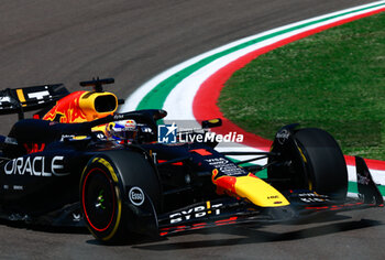 2024-05-18 - 01 VERSTAPPEN Max (nld), Red Bull Racing RB20, action during the Formula 1 MSC Cruises Gran Premio del Made in Italy e Dell’Emilia-Romagne 2024, 7th round of the 2024 Formula One World Championship from May 17 to 19, 2024 on the Autodromo Enzo e Dino Ferrari, in Imola, Italy - F1 - EMILIA-ROMAGNA GRAND PRIX 2024 - FORMULA 1 - MOTORS