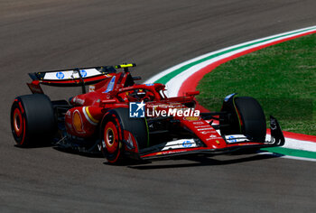 2024-05-18 - 55 SAINZ Carlos (spa), Scuderia Ferrari SF-24, action during the Formula 1 MSC Cruises Gran Premio del Made in Italy e Dell’Emilia-Romagne 2024, 7th round of the 2024 Formula One World Championship from May 17 to 19, 2024 on the Autodromo Enzo e Dino Ferrari, in Imola, Italy - F1 - EMILIA-ROMAGNA GRAND PRIX 2024 - FORMULA 1 - MOTORS