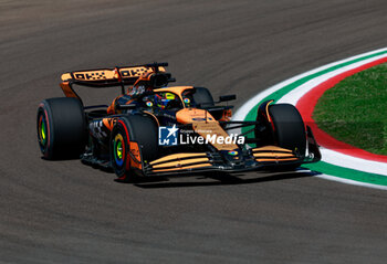 2024-05-18 - 81 PIASTRI Oscar (aus), McLaren F1 Team MCL38, action during the Formula 1 MSC Cruises Gran Premio del Made in Italy e Dell’Emilia-Romagne 2024, 7th round of the 2024 Formula One World Championship from May 17 to 19, 2024 on the Autodromo Enzo e Dino Ferrari, in Imola, Italy - F1 - EMILIA-ROMAGNA GRAND PRIX 2024 - FORMULA 1 - MOTORS