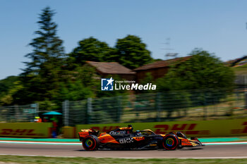 2024-05-18 - 81 PIASTRI Oscar (aus), McLaren F1 Team MCL38, action during the Formula 1 MSC Cruises Gran Premio del Made in Italy e Dell’Emilia-Romagne 2024, 7th round of the 2024 Formula One World Championship from May 17 to 19, 2024 on the Autodromo Enzo e Dino Ferrari, in Imola, Italy - F1 - EMILIA-ROMAGNA GRAND PRIX 2024 - FORMULA 1 - MOTORS