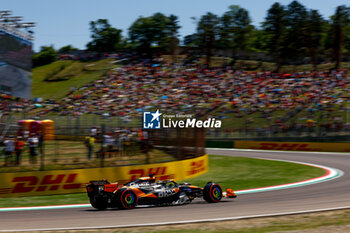 2024-05-18 - 81 PIASTRI Oscar (aus), McLaren F1 Team MCL38, action during the Formula 1 MSC Cruises Gran Premio del Made in Italy e Dell’Emilia-Romagne 2024, 7th round of the 2024 Formula One World Championship from May 17 to 19, 2024 on the Autodromo Enzo e Dino Ferrari, in Imola, Italy - F1 - EMILIA-ROMAGNA GRAND PRIX 2024 - FORMULA 1 - MOTORS