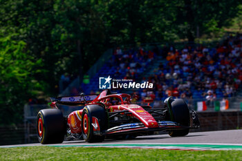 2024-05-18 - 55 SAINZ Carlos (spa), Scuderia Ferrari SF-24, action during the Formula 1 MSC Cruises Gran Premio del Made in Italy e Dell’Emilia-Romagne 2024, 7th round of the 2024 Formula One World Championship from May 17 to 19, 2024 on the Autodromo Enzo e Dino Ferrari, in Imola, Italy - F1 - EMILIA-ROMAGNA GRAND PRIX 2024 - FORMULA 1 - MOTORS