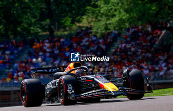 2024-05-18 - 01 VERSTAPPEN Max (nld), Red Bull Racing RB20, action during the Formula 1 MSC Cruises Gran Premio del Made in Italy e Dell’Emilia-Romagne 2024, 7th round of the 2024 Formula One World Championship from May 17 to 19, 2024 on the Autodromo Enzo e Dino Ferrari, in Imola, Italy - F1 - EMILIA-ROMAGNA GRAND PRIX 2024 - FORMULA 1 - MOTORS