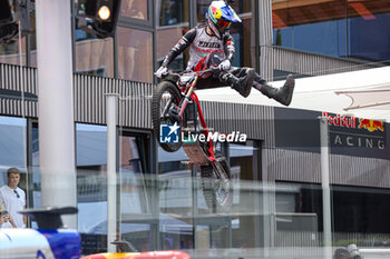 2024-05-23 - Motocross stunt show i Oracle Red Bull Racing Hospitality in Monaco Harbor - FORMULA 1 GRAND PRIX DE MONACO - PADDOCK - FORMULA 1 - MOTORS