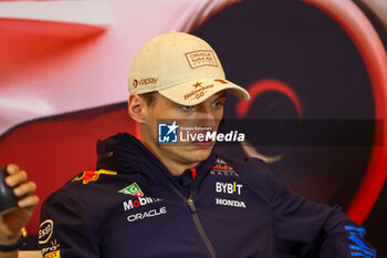 2024-05-23 - Max Verstappen (NED) - Oracle Red Bull Racing - Red Bull RB20 - Honda RBPT - FORMULA 1 GRAND PRIX DE MONACO - PADDOCK - FORMULA 1 - MOTORS