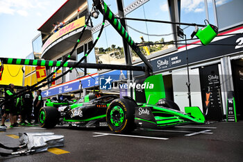 2024-05-23 - The Team Stake F1 Team Kick Sauber, Sauber Ferrari C44 in Pit lane During Fia Formula One World Championship F1 Monaco 2024, 23 May , In Monte-Carlo , Monaco - FORMULA 1 GRAND PRIX DE MONACO - PADDOCK - FORMULA 1 - MOTORS