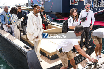 2024-05-25 - HAMILTON Lewis (gbr), Mercedes AMG F1 Team W15, portrait during the Formula 1 Grand Prix de Monaco 2024, 8th round of the 2024 Formula One World Championship from May 23 to 26, 2024 on the Circuit de Monaco, in Monaco - F1 - MONACO GRAND PRIX 2024 - FORMULA 1 - MOTORS