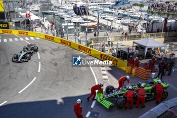 2024-05-25 - 77 BOTTAS Valtteri (fin), Stake F1 Team Kick Sauber C44 and 44 HAMILTON Lewis (gbr), Mercedes AMG F1 Team W15, action, marshall, commissaire de piste, marshal, marshalls, marshals during the Formula 1 Grand Prix de Monaco 2024, 8th round of the 2024 Formula One World Championship from May 23 to 26, 2024 on the Circuit de Monaco, in Monaco - F1 - MONACO GRAND PRIX 2024 - FORMULA 1 - MOTORS