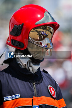 2024-05-25 - marshall, commissaire de piste, marshal, marshalls, marshals 22 TSUNODA Yuki (jap), Visa Cash App RB F1 Team VCARB 01, action during the Formula 1 Grand Prix de Monaco 2024, 8th round of the 2024 Formula One World Championship from May 23 to 26, 2024 on the Circuit de Monaco, in Monaco - F1 - MONACO GRAND PRIX 2024 - FORMULA 1 - MOTORS