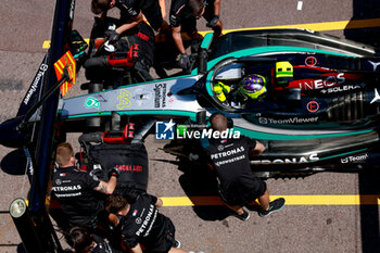 2024-05-25 - HAMILTON Lewis (gbr), Mercedes AMG F1 Team W15, pitlane, during the Formula 1 Grand Prix de Monaco 2024, 8th round of the 2024 Formula One World Championship from May 23 to 26, 2024 on the Circuit de Monaco, in Monaco - F1 - MONACO GRAND PRIX 2024 - FORMULA 1 - MOTORS