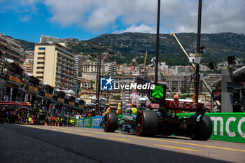 2024-05-25 - 44 HAMILTON Lewis (gbr), Mercedes AMG F1 Team W15, action, pitlane, during the Formula 1 Grand Prix de Monaco 2024, 8th round of the 2024 Formula One World Championship from May 23 to 26, 2024 on the Circuit de Monaco, in Monaco - F1 - MONACO GRAND PRIX 2024 - FORMULA 1 - MOTORS