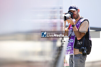 2024-05-25 - The mega photographer Xavier Bonilla at work during the Formula 1 Grand Prix de Monaco 2024, 8th round of the 2024 Formula One World Championship from May 23 to 26, 2024 on the Circuit de Monaco, in Monaco - F1 - MONACO GRAND PRIX 2024 - FORMULA 1 - MOTORS