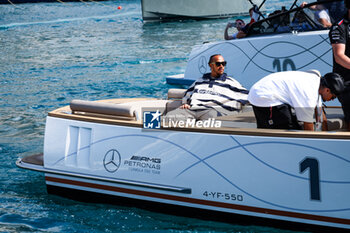 2024-05-26 - HAMILTON Lewis (gbr), Mercedes AMG F1 Team W15, arriving by boat during the Formula 1 Grand Prix de Monaco 2024, 8th round of the 2024 Formula One World Championship from May 23 to 26, 2024 on the Circuit de Monaco, in Monaco - F1 - MONACO GRAND PRIX 2024 - FORMULA 1 - MOTORS