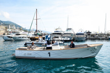 2024-05-26 - HAMILTON Lewis (gbr), Mercedes AMG F1 Team W15, arriving by boat during the Formula 1 Grand Prix de Monaco 2024, 8th round of the 2024 Formula One World Championship from May 23 to 26, 2024 on the Circuit de Monaco, in Monaco - F1 - MONACO GRAND PRIX 2024 - FORMULA 1 - MOTORS