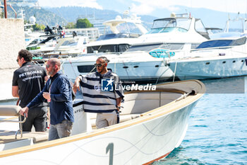 2024-05-26 - HAMILTON Lewis (gbr), Mercedes AMG F1 Team W15, arriving by boat during the Formula 1 Grand Prix de Monaco 2024, 8th round of the 2024 Formula One World Championship from May 23 to 26, 2024 on the Circuit de Monaco, in Monaco - F1 - MONACO GRAND PRIX 2024 - FORMULA 1 - MOTORS