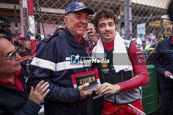 2024-05-26 - LECLERC Charles (mco), Scuderia Ferrari SF-24, portrait with marshall trophy during the Formula 1 Grand Prix de Monaco 2024, 8th round of the 2024 Formula One World Championship from May 23 to 26, 2024 on the Circuit de Monaco, in Monaco - F1 - MONACO GRAND PRIX 2024 - FORMULA 1 - MOTORS