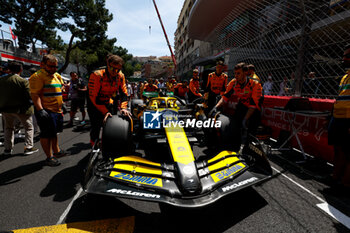 2024-05-26 - PIASTRI Oscar (aus), McLaren F1 Team MCL38, portrait, starting grid during the Formula 1 Grand Prix de Monaco 2024, 8th round of the 2024 Formula One World Championship from May 23 to 26, 2024 on the Circuit de Monaco, in Monaco - F1 - MONACO GRAND PRIX 2024 - FORMULA 1 - MOTORS