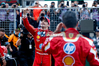 2024-05-26 - LECLERC Charles (mco), Scuderia Ferrari SF-24, portrait, celebrate his wing during the Formula 1 Grand Prix de Monaco 2024, 8th round of the 2024 Formula One World Championship from May 23 to 26, 2024 on the Circuit de Monaco, in Monaco - F1 - MONACO GRAND PRIX 2024 - FORMULA 1 - MOTORS